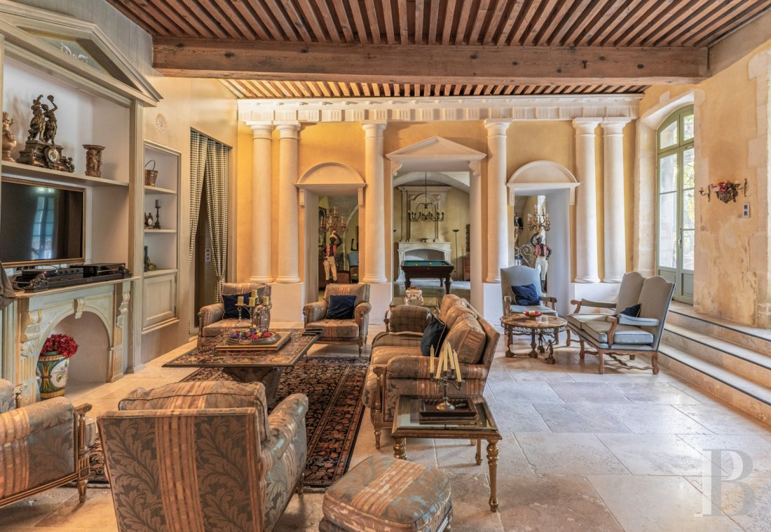 A flat in a private mansion in the Arles Mannerist style in Tarascon, the emblematic city of the Counts of Provence - photo  n°13